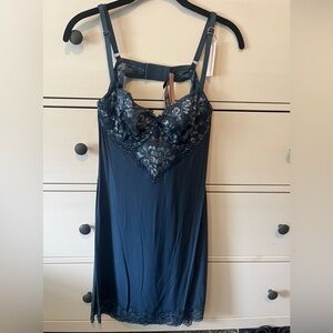 NWT Victoria's Secret Lace Chemise Size Large